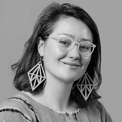 Tessa Hulls on Her Graphic Memoir 'Feeding Ghosts' on Longform Podcast #571
